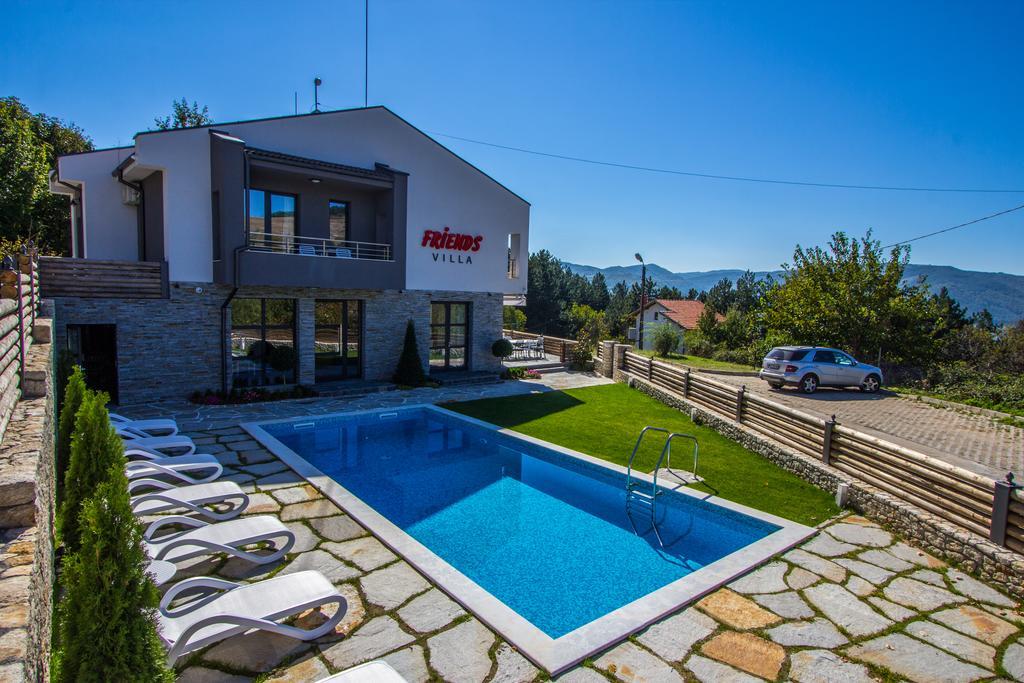 Family Hotel Friends Villa Enchets Exterior foto