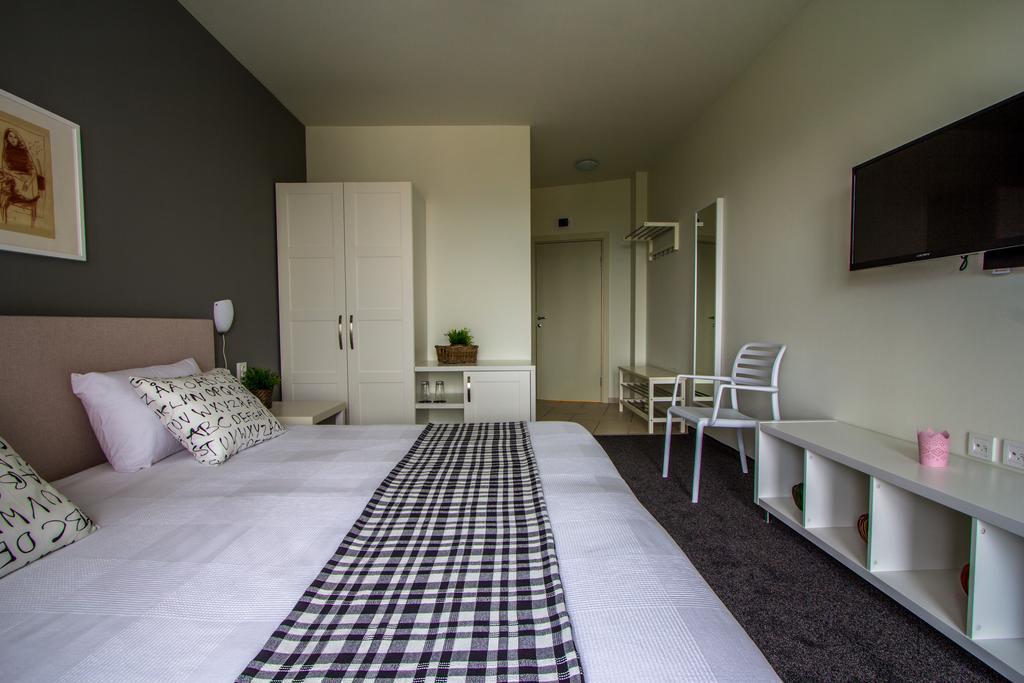 Family Hotel Friends Villa Enchets Quarto foto