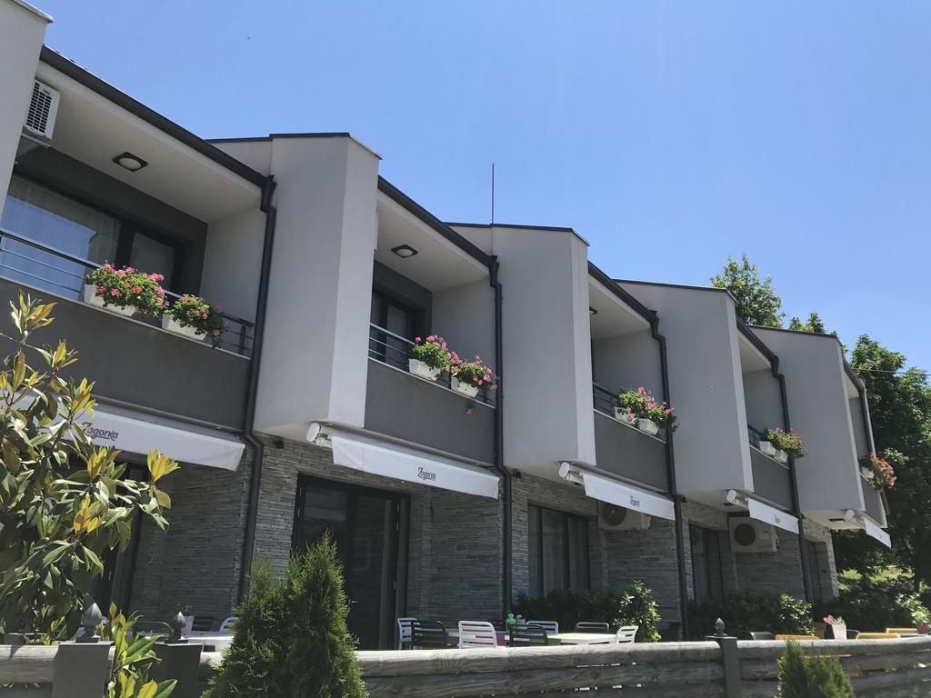 Family Hotel Friends Villa Enchets Exterior foto